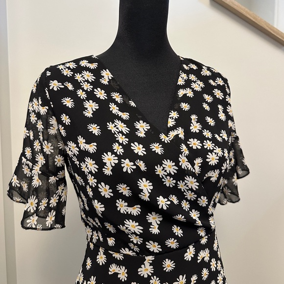 Cute Black Summer Floral Dress with White Daisies - Picture 6 of 6